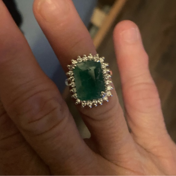 Emerald Ring - Picture 5 of 13